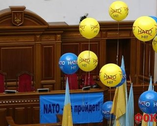 БЮТ: Янукович должен опровергнуть заявления Грищенко по НАТО