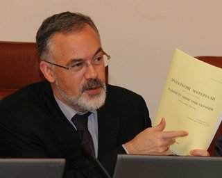 Табачник пообещал общее с Литвой учебное пособие по истории