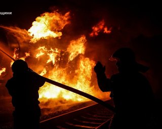 РФ атакувала енергооб'єкти в Кременчуцькому районі: спалахнули масштабні пожежі (фото)