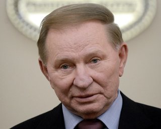Кучма в Минске предложил не стрелять в ответ