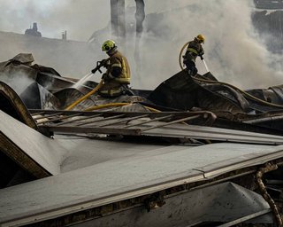 Как 56 футбольных полей: названа общая площадь складов украинского бизнеса, уничтоженных РФ, — СМИ