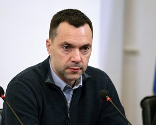 "Був змушений": Арестович пояснив свої гучні слова про "2–3 залпи" ракет РФ у 2022 році