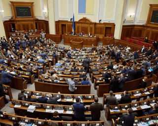Верховна Рада продовжила воєнний стан і мобілізацію: названо терміни