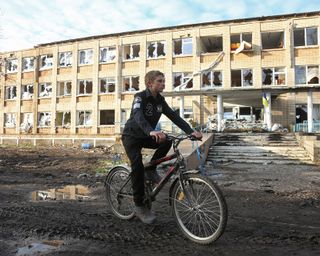 Тисячі воєнних злочинів: як живуть люди на Херсонщині після деокупації (фото)