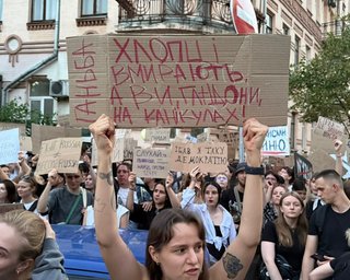 Скоро й собаки не захочуть тут жити: які "перли" написали українці на плакатах в ході протестів (фото)