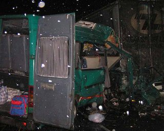 В Ровенской области автобус врезался в грузовик. Погибли 3 человека