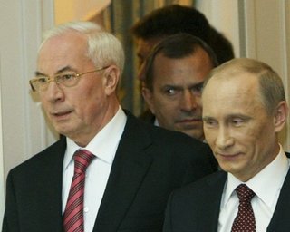 Азаров назвал Путина трудным и жестким человеком