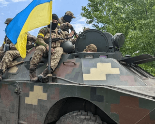 У Херсоні чути інтенсивні перестрілки та вибухи, — соцмережі (відео)