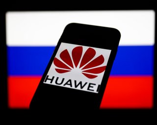 Китай підтримав санкції: Huawei видалила додатки банків РФ для Android-смартфонів