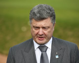 Необходимо продолжать давление на РФ и террористов, - Порошенко