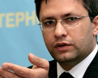 Облитый кислотой замгубернатора идет на поправку, - СМИ