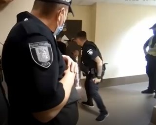 "Помогали новым владельцам": появилось новое видео стрельбы по полицейским в Голосеево
