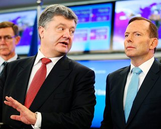 Порошенко и Эбботт обсудили трибунал по сбитому боингу