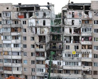 Вместо домов — руины: как выглядят Киев и Вишневое после масштабного удара РФ (фото)