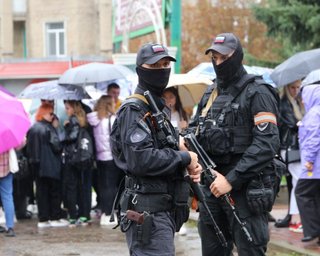Фронтове дефіле: окупанти переодягаються у цивільне і тікають з передової, — мер Мелітополя