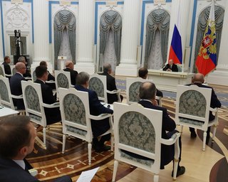 Российская элита устала от войны и примет любую "победу" Путина, – The Economist