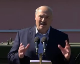 "Не надо меня наклонять". Лукашенко признался, что ему звонила Меркель