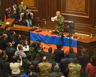 Перемирие в Нагорном Карабахе. Новая карта, протесты и избиения