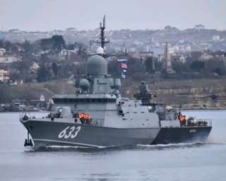 РФ вивела ракетний катер "Циклон" із Севастопольської бухти: що змінилось (супутникові знімки)