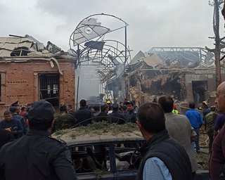 Азербайджан заявляет, что в Гяндже пострадали жилые дома, а не аэродром