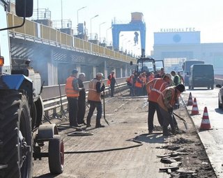 Допомогли погані українські дороги: ЗС РФ стало ще складніше перекидати техніку в Херсон