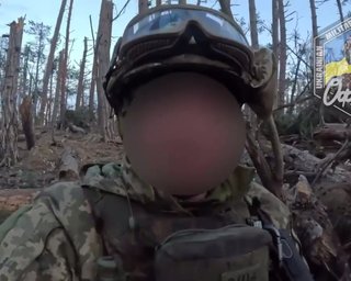 "По турнікету та бандажу на кожній нозі": поранений морпіх вистояв бій на лівому березі (відео)
