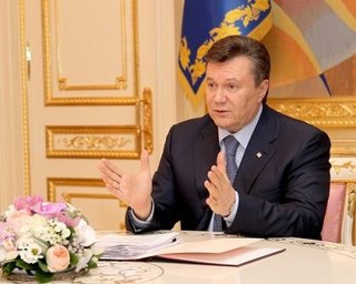 Янукович хочет снизить цену на газ до 240 долларов