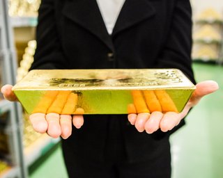 Цены на золото выросли более чем на 11 000%: как изменилась стоимость доллара за 55 лет