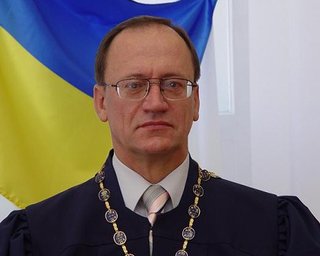 Пасенюк привез в МВД "утерянную" печать Высшего админсуда