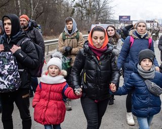 Відчуття "дезертирства": яку ціну платять біженці за безпеку та чи виправдана позиція виживання