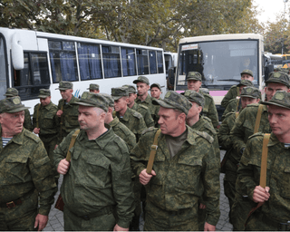 Хочуть залучити нових контрактників: РФ обіцяє окупантам безкоштовну землю за участь у "СВО"