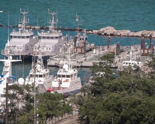 Захваченные украинские корабли переместили из порта Керчи в неизвестном направлении