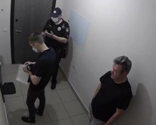 Стерненко не пустил к себе полицейских, которые пришли проконтролировать его домашний арест