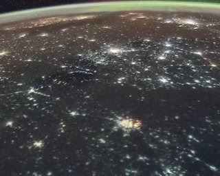 Российская атака на Киев попала на снимки МКС: зафиксирована работа ПВО по баллистике (видео)
