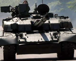 Главную площадь Бахрейна очистили при помощи танков