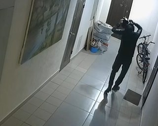 "Вам доставка" и банка с кислотой у двери: в Киеве поймали банду наемных убийц (видео)