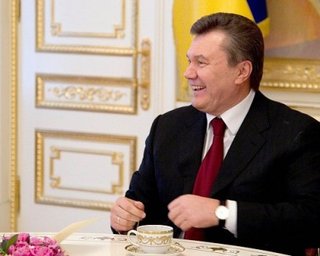 Янукович в прошлом году заработал почти миллион гривен