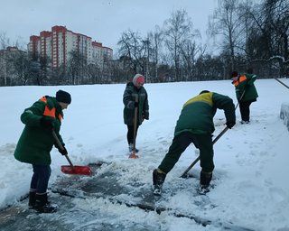 "Физически невозможно": в КГГА признали, что не успевают убирать улицы (видео)
