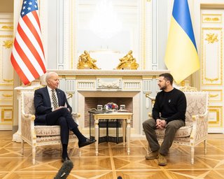 Запрошення до НАТО і зброя: чого домагатиметься Зеленський у США, — Bloomberg