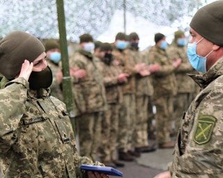 Ввод режима ЧП: военнообязанным и призывникам запретят выезжать из Украины