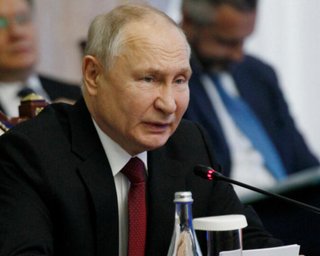 Зашли 75 единиц техники и 2500 бойцов: Путин угрожает Украине из-за боев в РФ