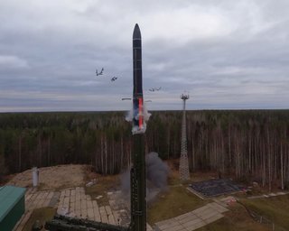 Сколько всего межконтинентальных ракет в наземных и морских вариантах у РФ (инфографика)