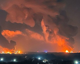 В Феодосии дроны разбомбили российскую нефтебазу: насчитали более 10 взрывов (видео)