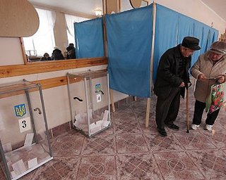 ЕЦ: в Донецке регионалы подсказывают за кого голосовать
