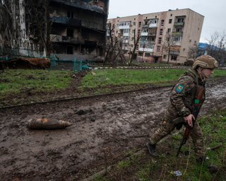 Улицы сровняли с землей: СМИ показали спутниковые снимки Бахмута до и после боев за город
