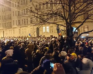 Украинцы против акций за Стерненко и за оплату его сторонниками ремонта здания ОП, – опрос
