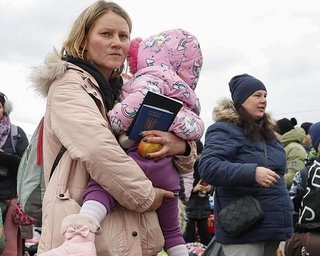Скорочення допомоги у 2024 році: які країни планують урізати виплати українським біженцям