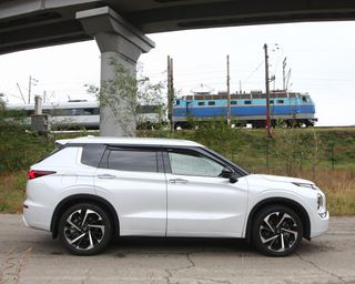 Семейный экспресс: тест-драйв нового Mitsubishi Outlander
