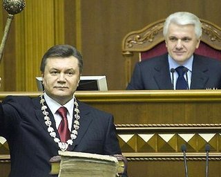 Интеллигенция призвала добиваться отставки Януковича