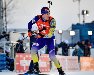 "Ні секунди не думав". Український біатлоніст на Олімпіаді віддав свій лижний ціпок супернику